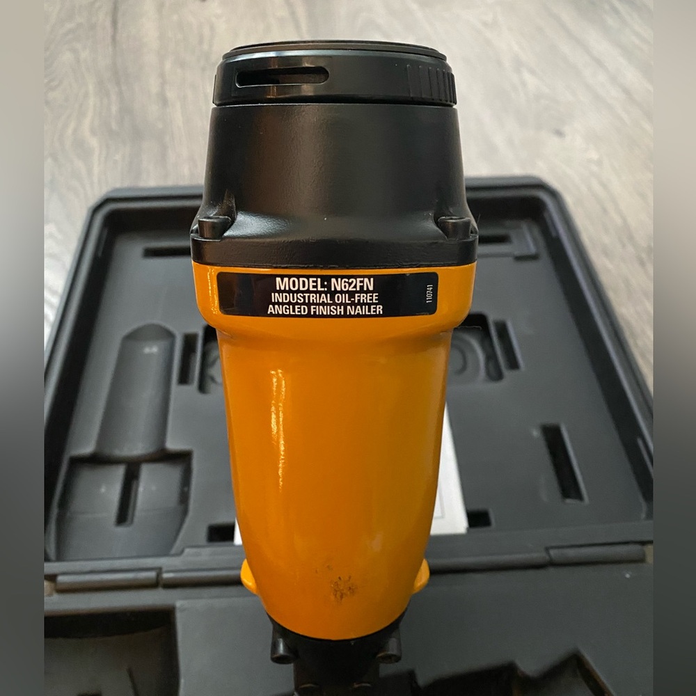 Bostitch N62FN Pneumatic Air Finish Nailer - Picture 3 of 5